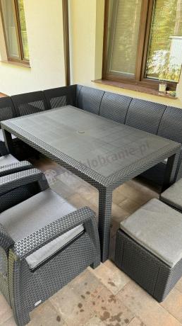 Grafitowy narożnik ogrodowy ze stołem obiadowym Rellme VI z 2 fotelami + 2 pufy