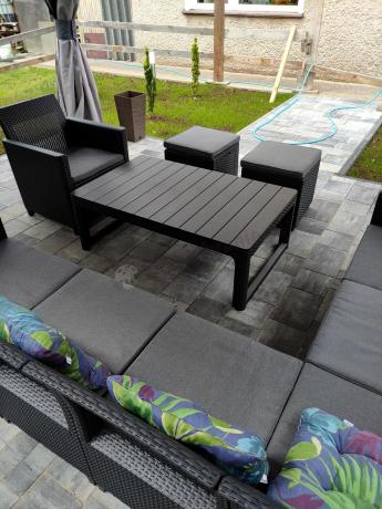 Grafitowy narożnik tarasowy 172 x 222cm stół podnoszony, fotel i dwie pufy