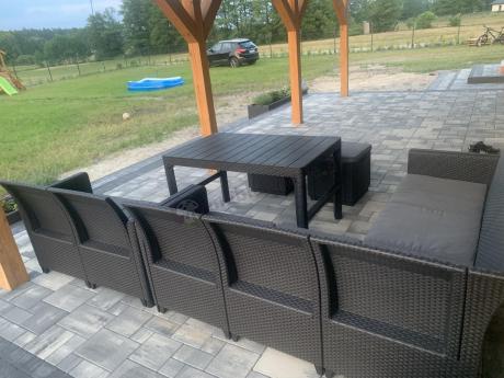 Grafitowy narożnik tarasowy 172 x 222cm stół podnoszony, fotel i dwie pufy