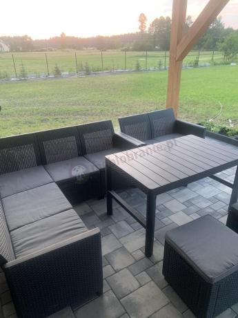 Grafitowy narożnik tarasowy 172 x 222cm stół podnoszony, fotel i dwie pufy