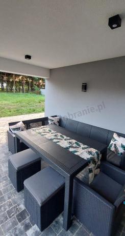 Grafitowy narożnik tarasowy 172 x 272 cm ze stołem obiadowym, fotelem i pufami