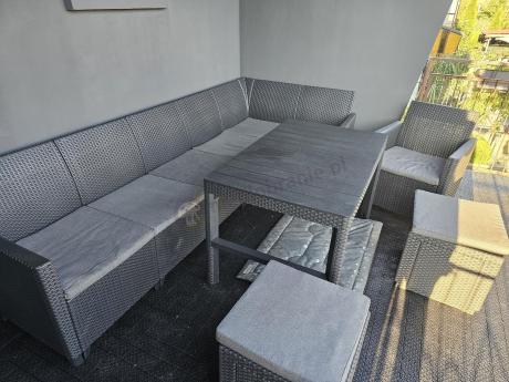 Grafitowy narożnik tarasowy Nedler 172 x 222cm stół podnoszony, fotel i dwie pufy