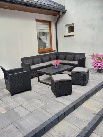 Grafitowy narożnik tarasowy Nedler 172 x 222cm stół podnoszony, fotel i dwie pufy