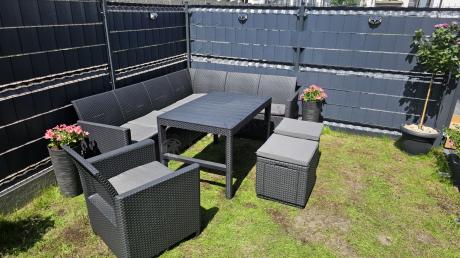 Grafitowy narożnik tarasowy Nedler 172 x 222cm stół podnoszony, fotel i dwie pufy