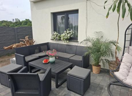 Grafitowy narożnik tarasowy Nedler 172 x 222cm stół podnoszony, fotel i dwie pufy