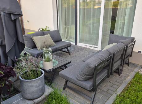 Grafitowy narożnik z leżakiem na mały taras Soletto 176x176cm