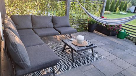 Grafitowy narożnik z leżakiem na mały taras Soletto 176x176cm