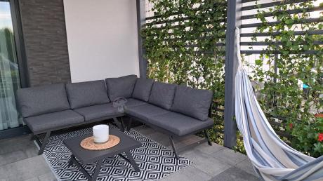 Grafitowy narożnik z leżakiem na mały taras Soletto 176x176cm