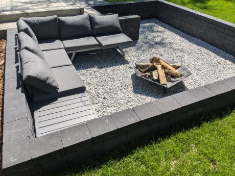 Grafitowy narożnik z leżakiem na mały taras Soletto 176x176cm