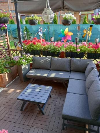 Grafitowy narożnik z leżakiem na mały taras Soletto 176x176cm