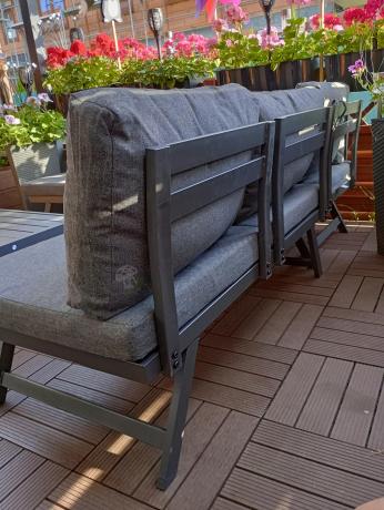 Grafitowy narożnik z leżakiem na mały taras Soletto 176x176cm