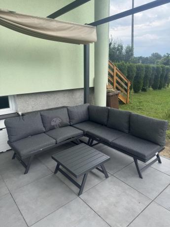 Grafitowy narożnik z leżakiem na mały taras Soletto 176x176cm