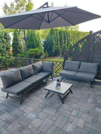Grafitowy narożnik z leżakiem na mały taras Soletto 176x176cm