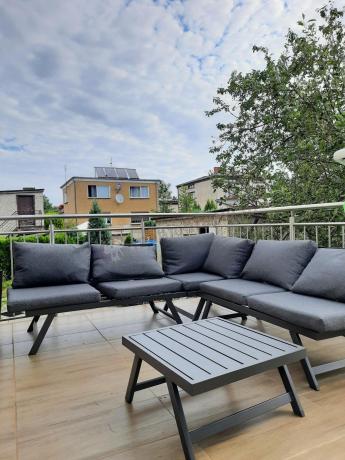 Grafitowy narożnik z leżakiem na mały taras Soletto 176x176cm