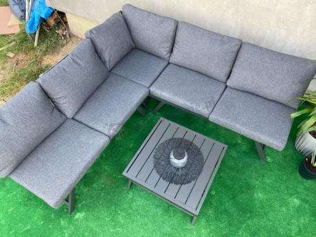 Grafitowy narożnik z leżakiem na mały taras Soletto 176x176cm