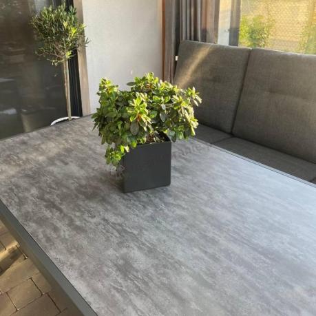 Grafitowy zestaw aluminiowych mebli na taras dla 7 osób ze stołem ceramic glass - Tavaro Dining Antracite