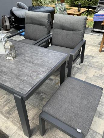 Grafitowy zestaw aluminiowych mebli na taras dla 7 osób ze stołem ceramic glass - Tavaro Dining Antracite