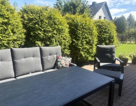 Grafitowy zestaw aluminiowych mebli na taras dla 7 osób ze stołem ceramic glass - Tavaro Dining Antracite
