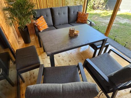 Grafitowy zestaw aluminiowych mebli na taras dla 7 osób ze stołem ceramic glass - Tavaro Dining Antracite