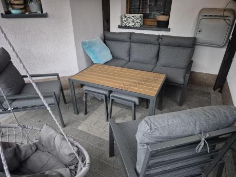 Grafitowy zestaw mebli metalowych na taras Doros Dining + pufy wysokie oparcie - Polywood Dark Grey