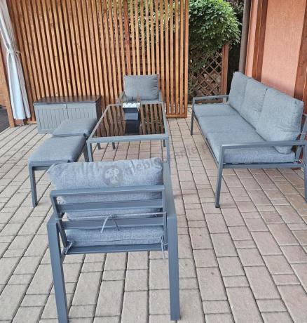 Grafitowy zestaw mebli metalowych na taras Sodor Dining + pufy - Dark Grey