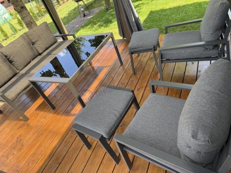 Grafitowy zestaw mebli metalowych na taras Sodor Dining + pufy - Dark Grey