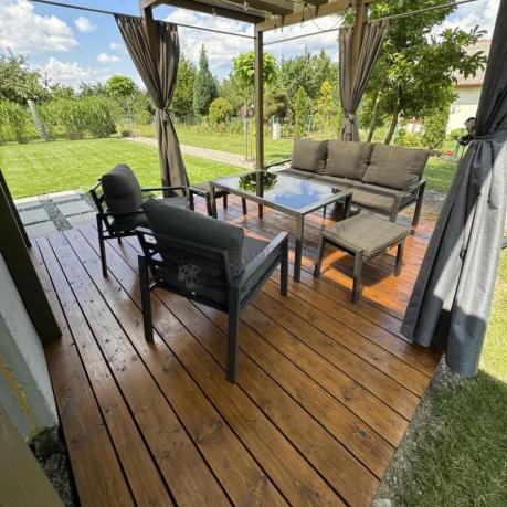 Grafitowy zestaw mebli metalowych na taras Sodor Dining + pufy - Dark Grey