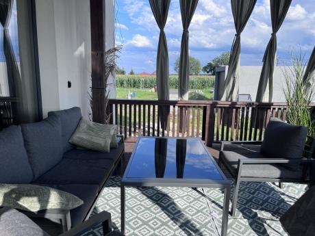 Grafitowy zestaw mebli metalowych na taras Sodor Dining + pufy - Dark Grey