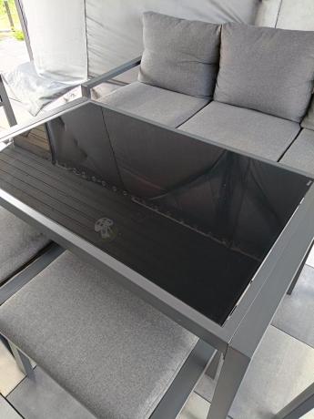 Grafitowy zestaw mebli metalowych na taras Sodor Dining + pufy - Dark Grey