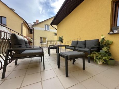 Grafitowy zestaw mebli metalowych na taras Sodor Dining + pufy - Dark Grey