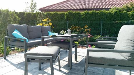 Grafitowy zestaw mebli metalowych na taras Sodor Dining + pufy - Dark Grey