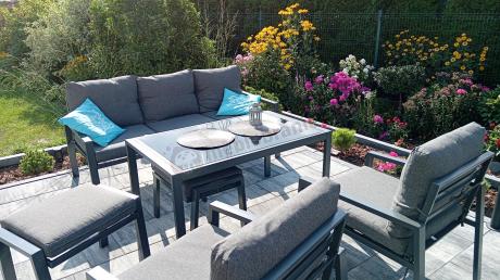 Grafitowy zestaw mebli metalowych na taras Sodor Dining + pufy - Dark Grey