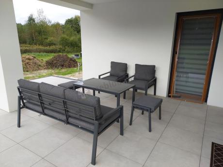 Grafitowy zestaw mebli metalowych na taras Sodor Dining + pufy - Dark Grey