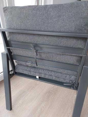 Grafitowy zestaw mebli metalowych na taras Sodor Dining + pufy - Dark Grey