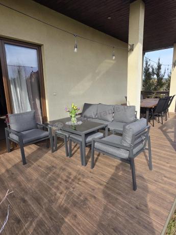 Grafitowy zestaw mebli metalowych na taras Sodor Dining + pufy - Dark Grey