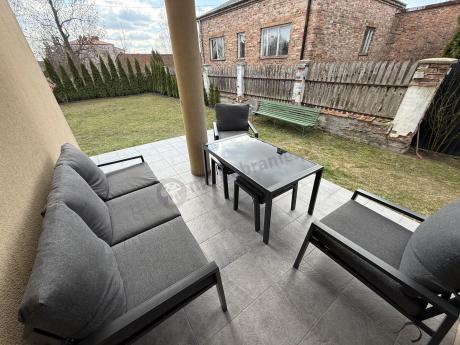 Grafitowy zestaw mebli metalowych na taras Sodor Dining + pufy - Dark Grey