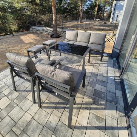 Grafitowy zestaw mebli metalowych na taras Sodor Dining + pufy - Dark Grey
