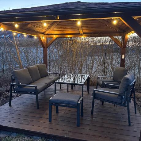 Grafitowy zestaw mebli metalowych na taras Sodor Dining + pufy - Dark Grey