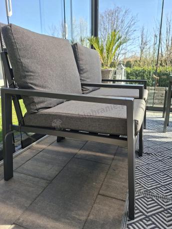 Grafitowy zestaw mebli metalowych na taras Sodor Dining + pufy - Dark Grey