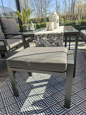 Grafitowy zestaw mebli metalowych na taras Sodor Dining + pufy - Dark Grey