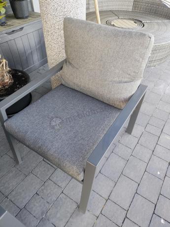 Grafitowy zestaw mebli metalowych na taras Sodor Dining + pufy - Dark Grey