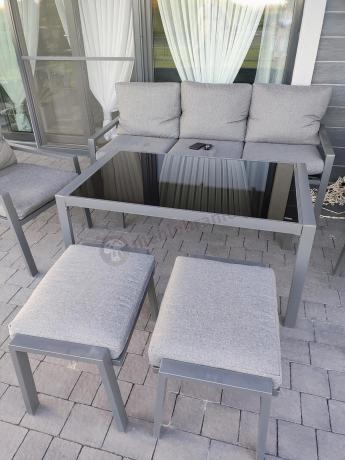Grafitowy zestaw mebli metalowych na taras Sodor Dining + pufy - Dark Grey