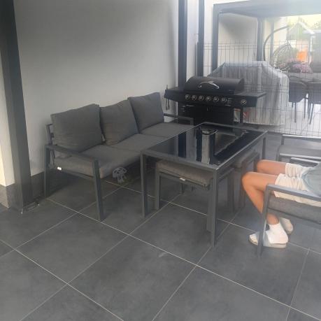 Grafitowy zestaw mebli metalowych na taras Sodor Dining + pufy - Dark Grey