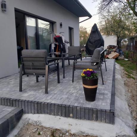 Grafitowy zestaw mebli metalowych na taras Sodor Dining + pufy - Dark Grey