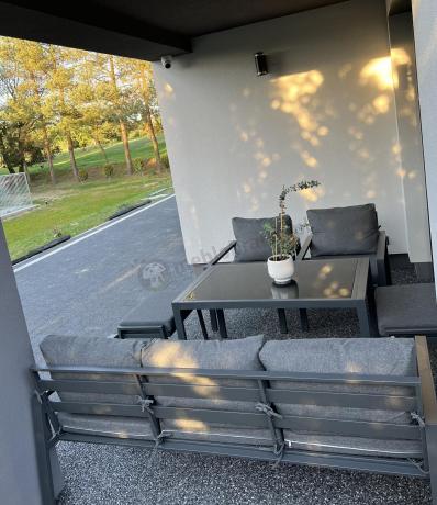 Grafitowy zestaw mebli metalowych na taras Sodor Dining + pufy - Dark Grey