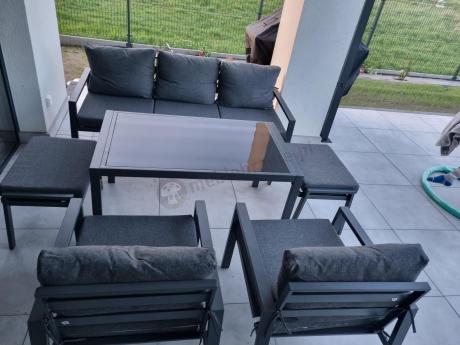 Grafitowy zestaw mebli metalowych na taras Sodor Dining + pufy - Dark Grey