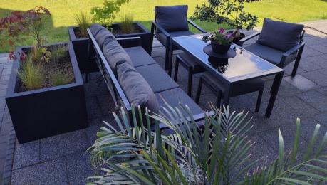 Grafitowy zestaw mebli metalowych na taras Sodor Dining + pufy - Dark Grey