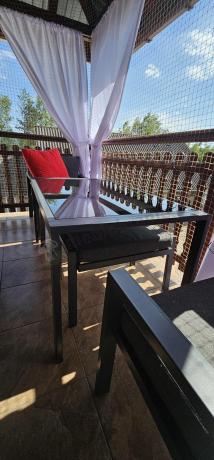 Grafitowy zestaw mebli metalowych na taras Sodor Dining + pufy - Dark Grey