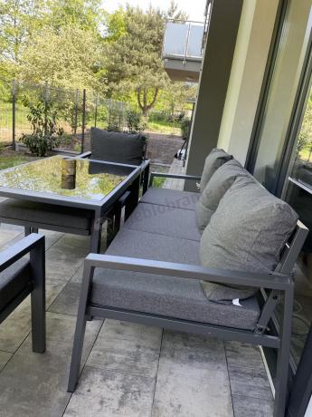 Grafitowy zestaw mebli metalowych na taras Sodor Dining + pufy - Dark Grey