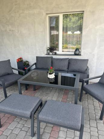 Grafitowy zestaw mebli metalowych na taras Sodor Dining + pufy - Dark Grey